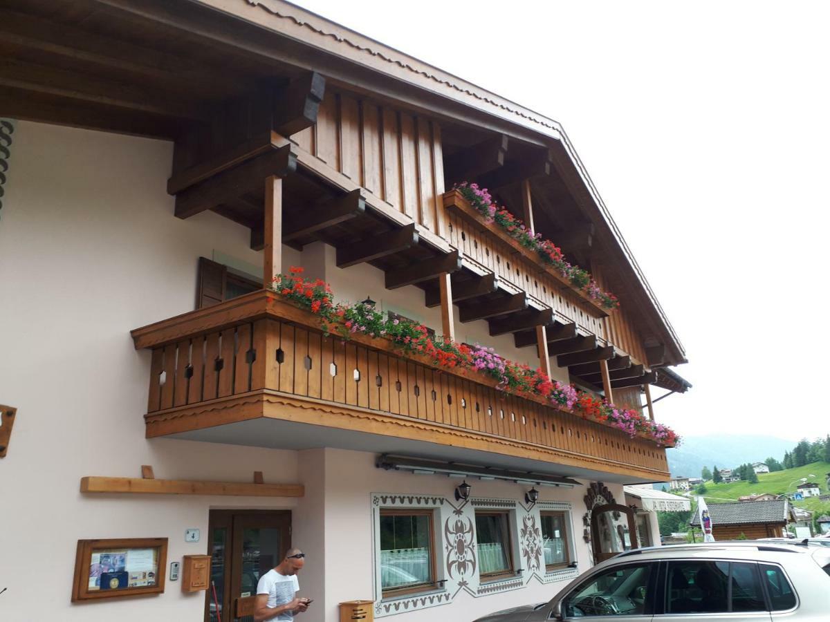 Garni Eden Bed And Breakfast Soraga Buitenkant foto